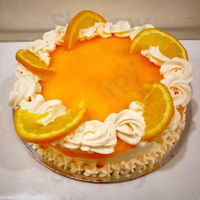 Indulge Custom Cake And Chocolates