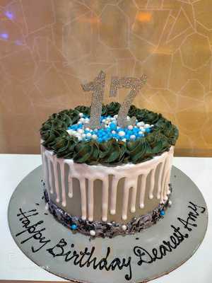 Indulge Custom Cake And Chocolates