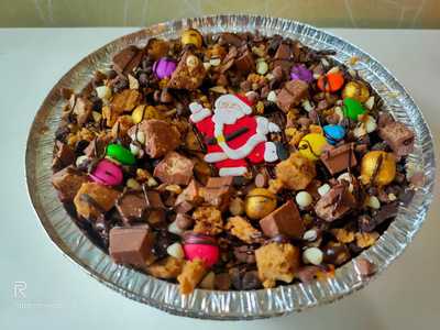 Indulge Custom Cake And Chocolates