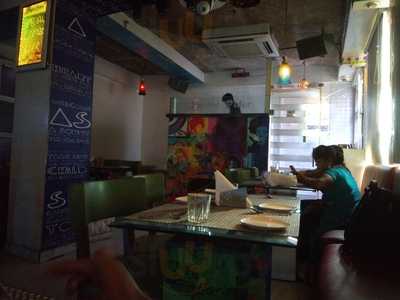 Knight Dine & Lounge