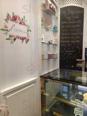 Burger Hut Restaurant