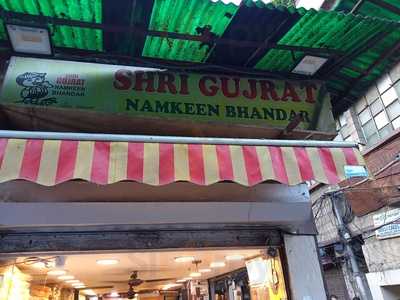 Shri Gujrat Namkeen Bhandar