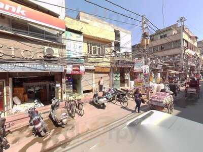 Shri Gujrat Namkeen Bhandar