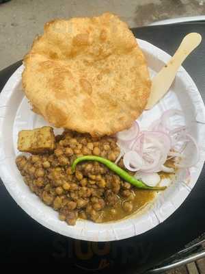 Rawal Pindi Wale Chole Bhature