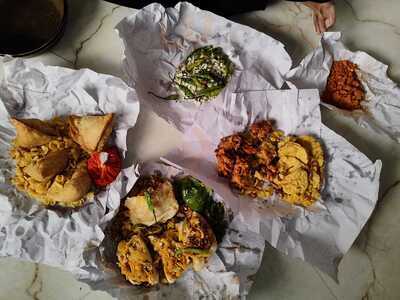 Thakur Vada Pav