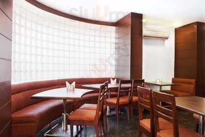 Lucky Hotel And Restaurant