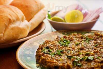 Lucky Hotel And Restaurant