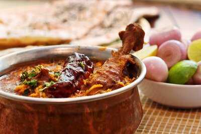 Lucky Hotel And Restaurant