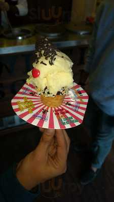 Twisting Scoops Turkish Ice Cream