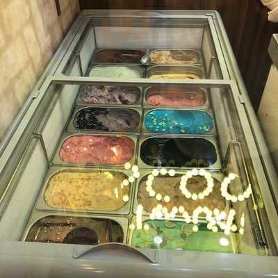 Twisting Scoops Turkish Ice Cream