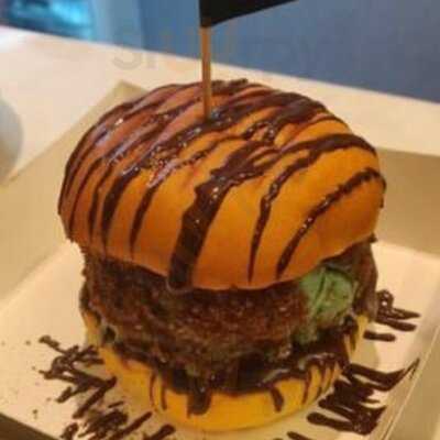 The Messy House - Dessert Bar & Cafe