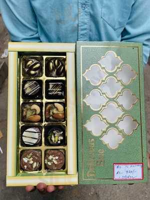 Satkartarjee Sweet & Namkeen