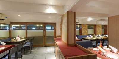 Link View Restaurant & Bar