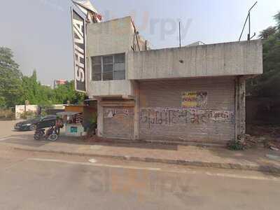 Pluto's Platinium Louge