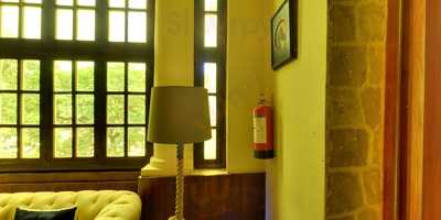 Cafe Public Connection