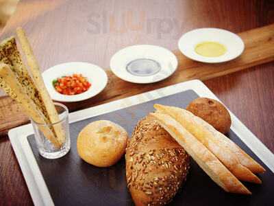 Levo Restaurant & Lounge