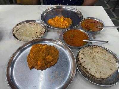 Shree Delhi Bhojanalaya