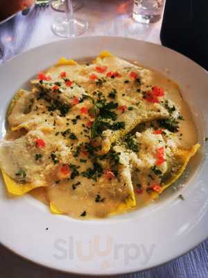 Le Soleil Cafe & Blstro