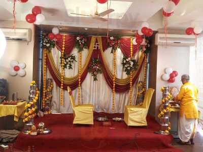 Sadanand Veg Treat And Party Hall