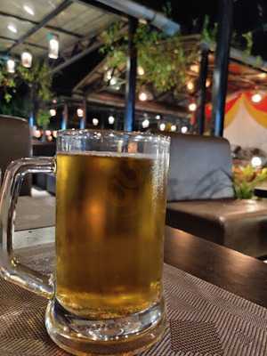 Midtown Restaurant Family Wine & Dine