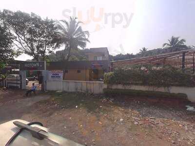 Midtown Restaurant Family Wine & Dine