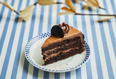 Cakes, Cupcakes N More