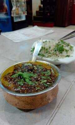 Jara Hat Ke Paratha House