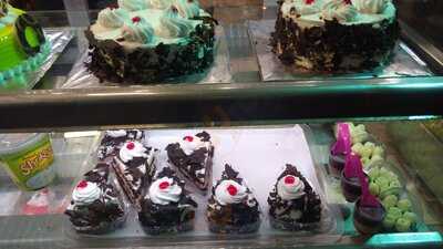 Punjabi Ghasitaram Halwai Karachiwala