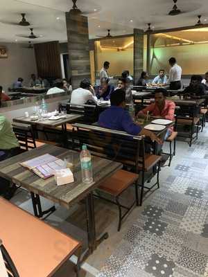 Shree Laxmi Lunch Home & Bar