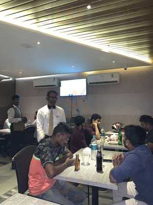 Shree Laxmi Lunch Home & Bar