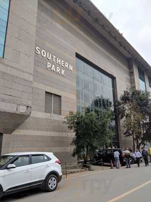 The (v) Spot Cafe Bar