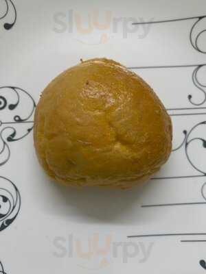 Indulge Custom Cake And Chocolates