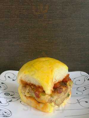 Indulge Custom Cake And Chocolates