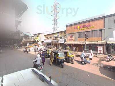 Modern Kitchen And Bar