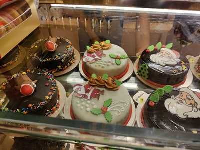 Hangout Cakes & More