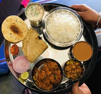 Shashi Restaurant & Bar