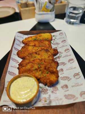 Aromas Cafe & Bistro