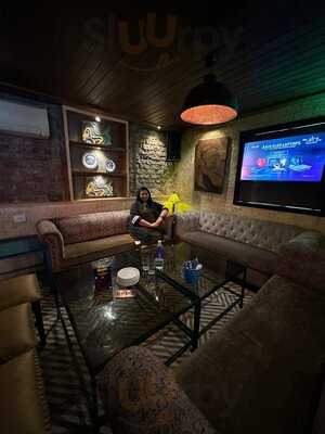 The Bigg Small Cafe + Bar