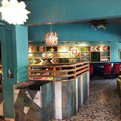 Khao Piyo Jo Bhi Chaho, Yahan Khao