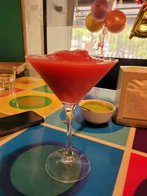 Khao Piyo Jo Bhi Chaho, Yahan Khao