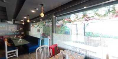 Khao Piyo Jo Bhi Chaho, Yahan Khao