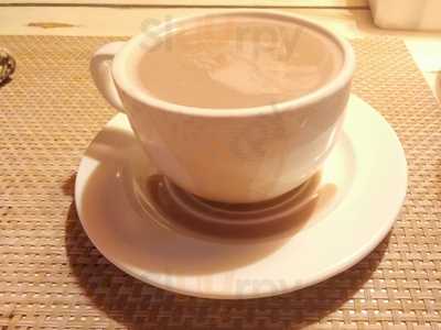 Louie's Resto & Cafe