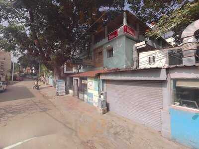 Louie's Resto & Cafe