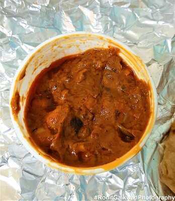 Paratha Garam Chai Thandi