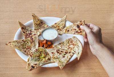 Paratha Garam Chai Thandi