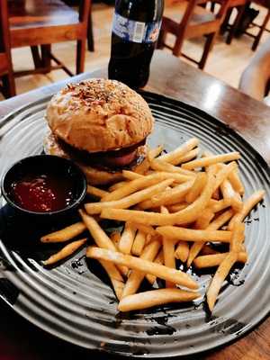 Kurtosshhh Juhu Cafe