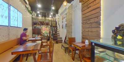 Kurtosshhh Juhu Cafe