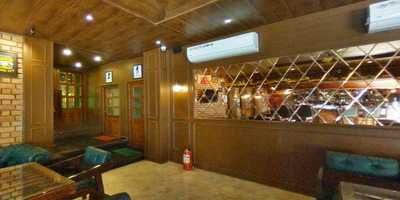 The Oak Grill And Bar