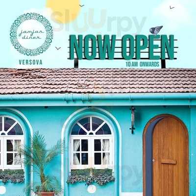 Local Star Bar & Cafe