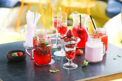 Local Star Bar & Cafe